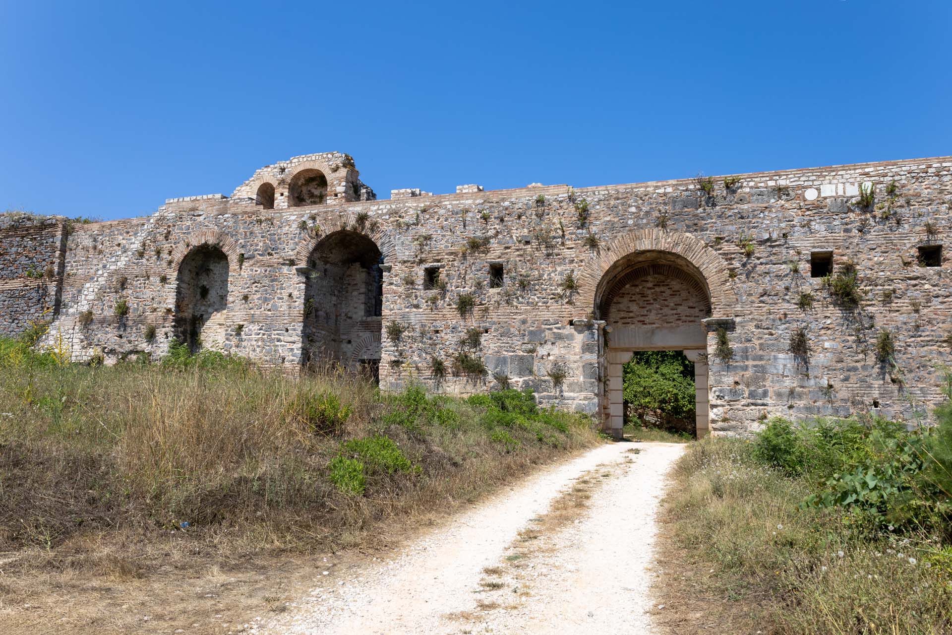 Nikopolis West-Gate ARAPOPORTA