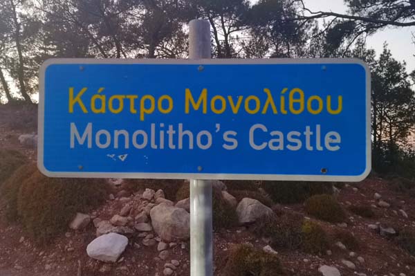 Monolithos Wegweiser